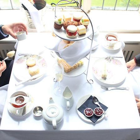 The Manor Elstree Hotel Bagian luar foto