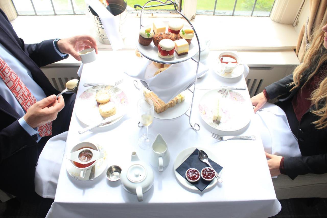 The Manor Elstree Hotel Bagian luar foto