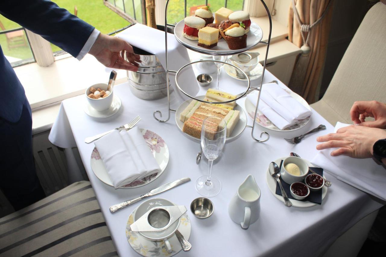 The Manor Elstree Hotel Bagian luar foto