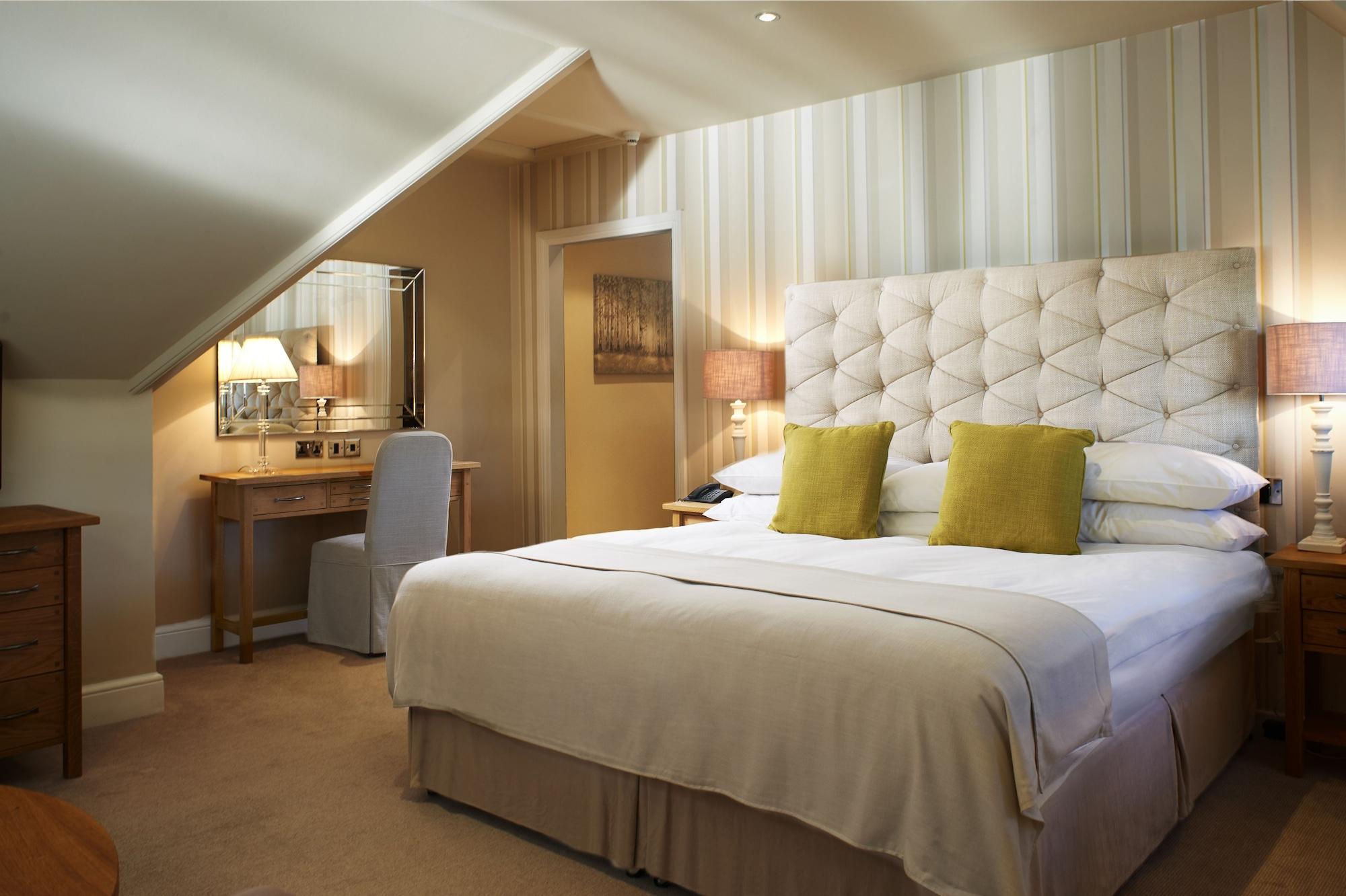 The Manor Elstree Hotel Bagian luar foto