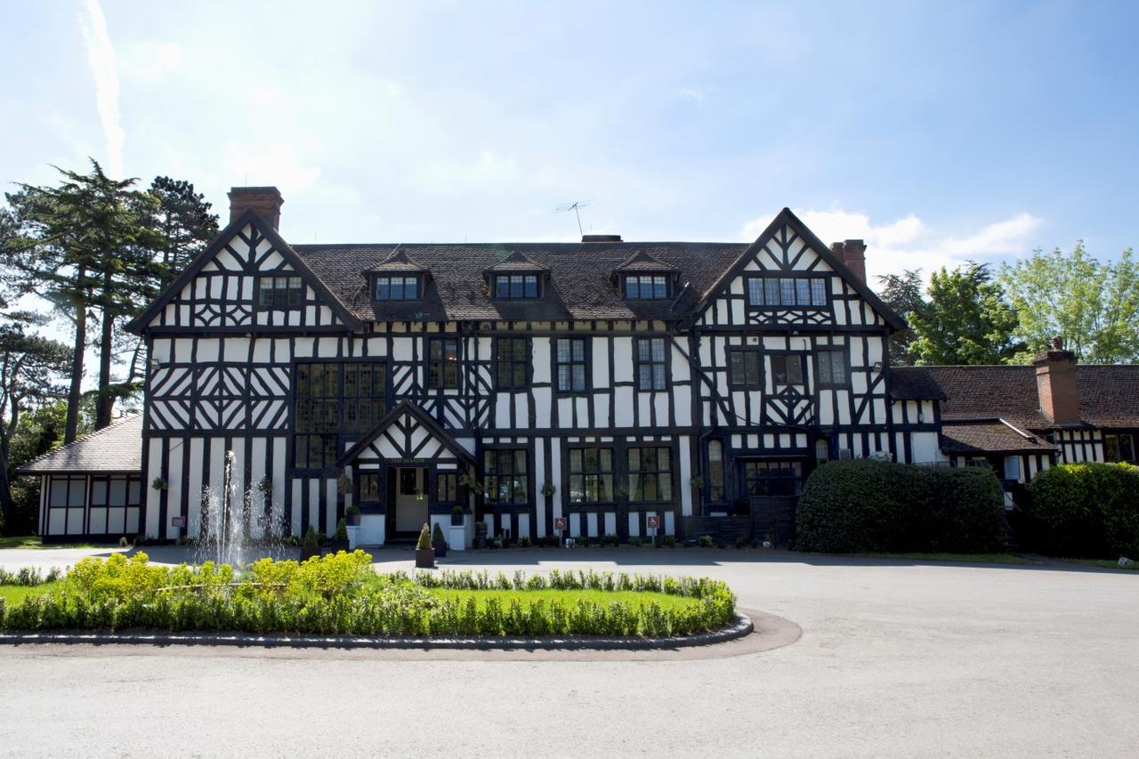 The Manor Elstree Hotel Bagian luar foto
